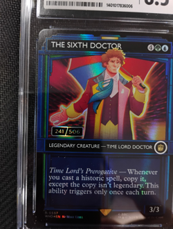 2023 MTG DOCTOR WHO SC-SERIALIZED #557 THE SIXTH DOCTOR 241/506 cgc 8.5 - Image 2