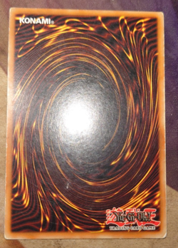 Blue-Eyes White Dragon SKE-001 1st Edition Yu-Gi-Oh! Card - Image 2