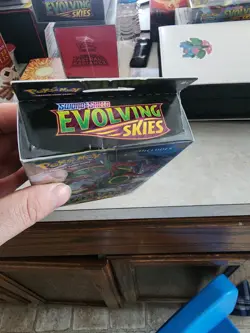 Sealed 3 Pack Evolving Skies Hanger Box Pokemon TCG Sword & Shield booster 820650851551 - Image 2
