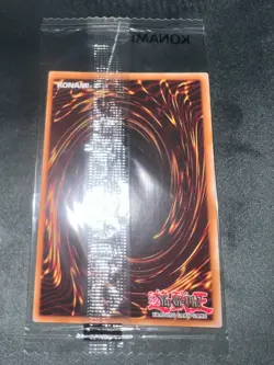 Yu-Gi-Oh Sealed Quarter Century Rare Harpie's Feather Duster EDC1-EN001 Alt Art - Image 2