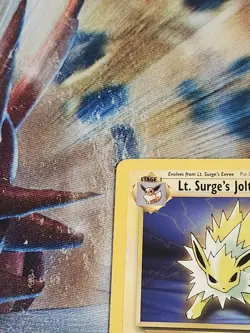 2000 Pokemon Gym Challenge Unlimited - Lt. Surge's Jolteon - Rare 28/132 - LP - Image 2