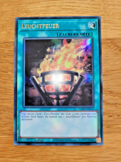 Leuchtfeuer RA03-DE073 Ultra Rare Deutsch 1. Auflage Yugioh - Image 1