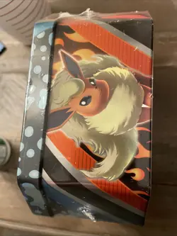 Pokemon Trading Card Game: Eevee Evolutions Tin - Vaporeon V - Image 2