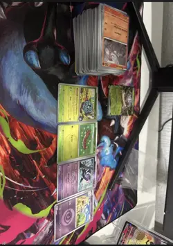 holo/reverse holo only bundle! 175 cards in total plus free Nidoking tin and ex - Image 1