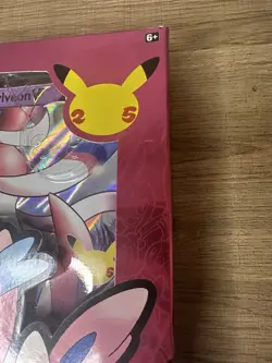 Pokemon TCG: Celebrations Collection Box Dark Sylveon V - Image 2