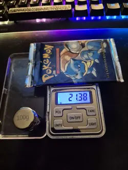 HEAVYU! PORTUGUESE 1999 Pokemon Base Set Booster Pack SEALED - Image 1