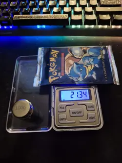 HEAVYU! 21.34g PORTUGUESE 1999 Pokemon Base Set Booster Pack SEALED - Image 1