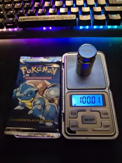 HEAVYU! 21.34g PORTUGUESE 1999 Pokemon Base Set Booster Pack SEALED - Image 3