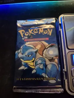 HEAVYU! 21.34g PORTUGUESE 1999 Pokemon Base Set Booster Pack SEALED - Image 4