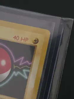 1999 Pokemon TCG Voltorb Card 67/102 1st Edition Base Set Shadowless - Image 3