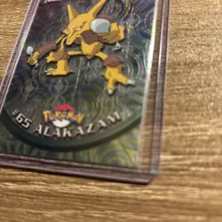 1999 Topps Pokemon TV Series 1 Alakazam #65 Rainbow Foil Black Logo - NM/LP - Image 2