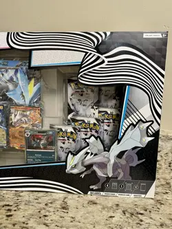 Pokemon TCG Black Bolt White Flare Unova Heavy Hitters Premium Collection - Image 3