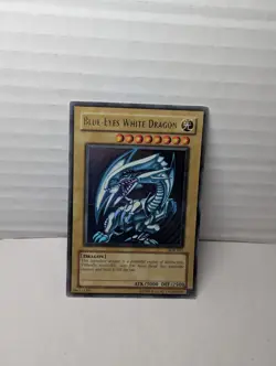 Blue-Eyes White Dragon - Ultra Rare - SDK-001 - Unlimited - Image 1