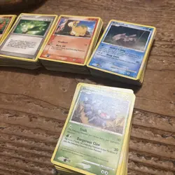 Pokemon TCG Lot Of over 300 cards plus Pokemon tin 2011 - Image 3