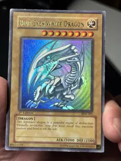 Yu-Gi-Oh! 2002 Blue Eyes White Dragon SDK-001 1st Edition UR Holo Bleed MP V1 - Image 1