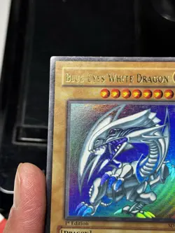 Yu-Gi-Oh! 2002 Blue Eyes White Dragon SDK-001 1st Edition UR Holo Bleed MP V1 - Image 2
