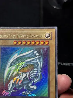 Yu-Gi-Oh! 2002 Blue Eyes White Dragon SDK-001 1st Edition UR Holo Bleed MP V1 - Image 3