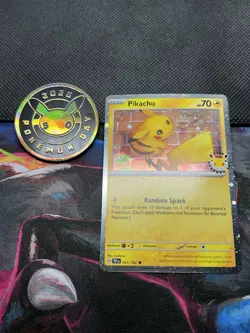 Pikachu PROMO STAMPED 30TH ANNIVERSARY 2026 POKEMON DAY + COIN Cosmos 051/162 a - Image 1