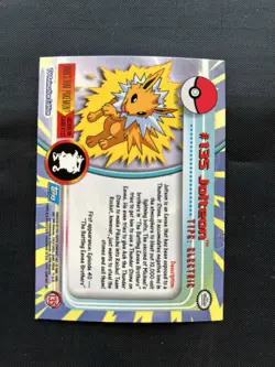 2000 Topps Pokemon TV Series 3 Jolteon Rainbow Foil #135 - NM/LP - Image 2
