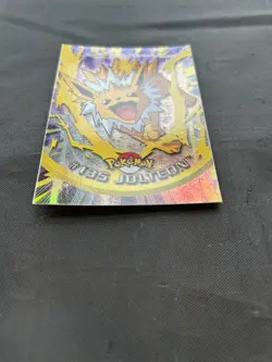 2000 Topps Pokemon TV Series 3 Jolteon Rainbow Foil #135 - NM/LP - Image 3