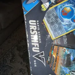 Dented box read see pictures !!!!!POKEMON TCG RAPID STRIKE URSHIFU V Box - Image 3