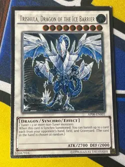 Trishula, Dragon of the Ice Barrier AP08-EN001 Ultimate Rare EURO LP+ Yugioh - Image 2