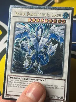 Trishula, Dragon of the Ice Barrier AP08-EN001 Ultimate Rare EURO LP+ Yugioh - Image 4