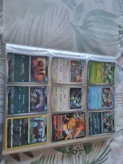 Pokemon Bundle Joblot Binder Mixed Sets 585 CARDS - Image 1