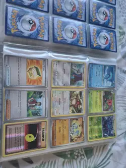 Pokemon Bundle Joblot Binder Mixed Sets 585 CARDS - Image 2