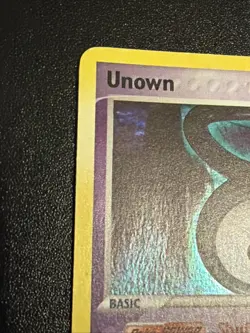 2005 Unown (V) V/28 Unseen Forces Holo Vintage LP Pokemon TCG - Image 2