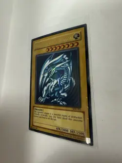 Yu-Gi-Oh! Blue-Eyes White Dragon 3000 ATK Ultra Rare SDK-001 Holo - Image 3