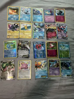 Lot Of 20 POKEMON Cards - Image 1