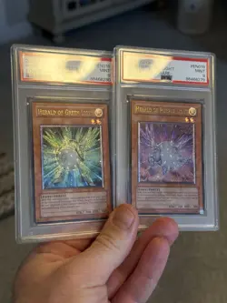 2006 YU-GI-OH! EOJ-ENEMY OF JUSTICE HERALD OF PURPLE And GREEN PSA 9 Euro Print - Image 1