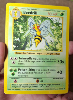 1999 POKEMON TCG BASE SET SHADOWLESS BEEDRILL CARD 17/102 - Image 1