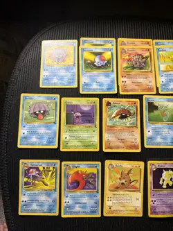 Pokemon TCG 17 Card Fossil Lot WOTC INCLUDES TWO RARE CARDS - Image 3