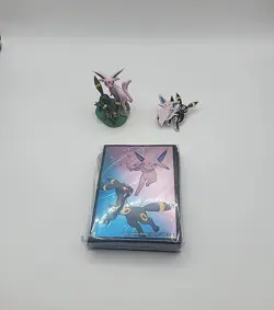 Pokemon Prismatic Evolutions Figure Sleeves and Pin Badge Umbreon and Espeon - Image 2