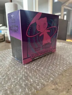 Pokemon TCG: Sword & Shield Fusion Strike Elite Trainer Box 820650809330 - Image 1