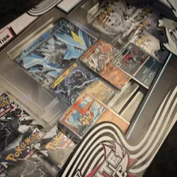 Pokemon TCG Premium Collection Box Black & White Bolt Flare Unova Heavy Hitters - Image 4