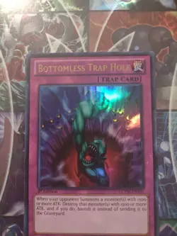Bottomless Trap Hole LCYW-EN181 Legendary Collection 3: Yugi's World 1st Edition - Image 3