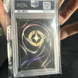 2024 DISNEY LORCANA EN P2-PROMO LILO GIFT BOX #25 LILO - ESCAPE ARTIST PSA 8 - Image 3