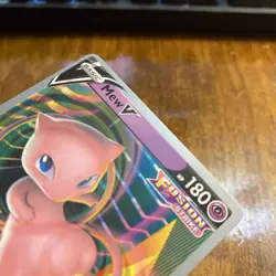 Mew V 113/264 2022 Pokemon World Championships Fusion Strike Variant C - Image 4