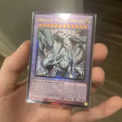 DRAGON MASTER MAGIA - 1ST EDITION PRISMATIC ULTIMATE RARE RA04-EN055 YUGIOH - Image 2