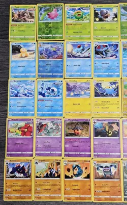 Pokemon TCG x93 Evolving Skies Bundle - Rare, Reverse Holo, Common, Uncommon NM - Image 3