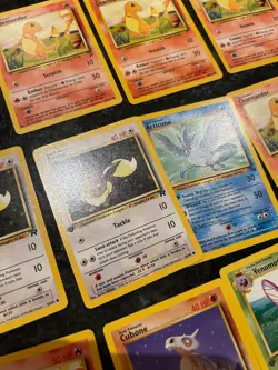 Mixed Pokemon lot (Eevee, Articuno, Venomoth, etc) Ungraded Great Condition - Image 3