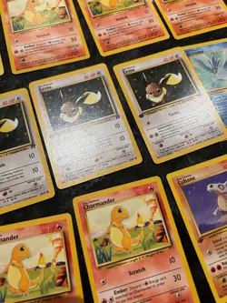 Mixed Pokemon lot (Eevee, Articuno, Venomoth, etc) Ungraded Great Condition - Image 4