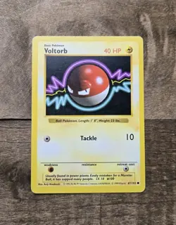 1999 Pokemon TCG - Voltorb - Base Set - Shadowless - MP - 67/102 - Image 1