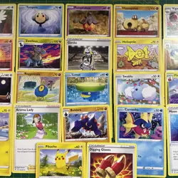 Pokemon TCG Evolving Skies 30 Card Bundle Regular Non Holo Common Uncommon NM - Image 4