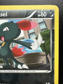 FREE SHIPPING Sneasel Reverse Holo Common Next Destinies 69/99 Pokemon - Image 3