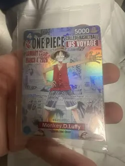 One Piece Karte Monkey D. Luffy College Basketball US Promo Holo Sealed P-055 🏀 - Image 1