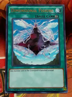 ( DIMENSIONAL FISSURE ) Ultra Rare - DUSA-EN060 - 1st NM - Yu-Gi-Oh Duelist Saga - Image 1